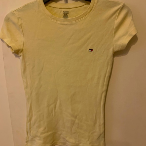 ✨Cute slim sleek yellow shirt✨ - Picture 1 of 3